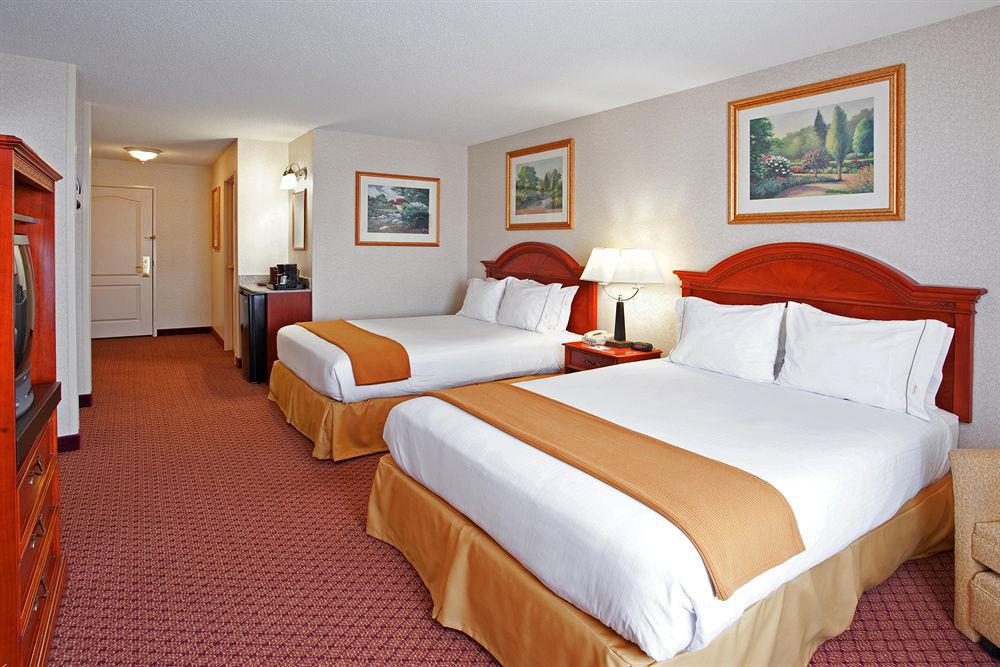 Holiday Inn Express & Suites - Sharon-Hermitage By Ihg West Middlesex Стая снимка