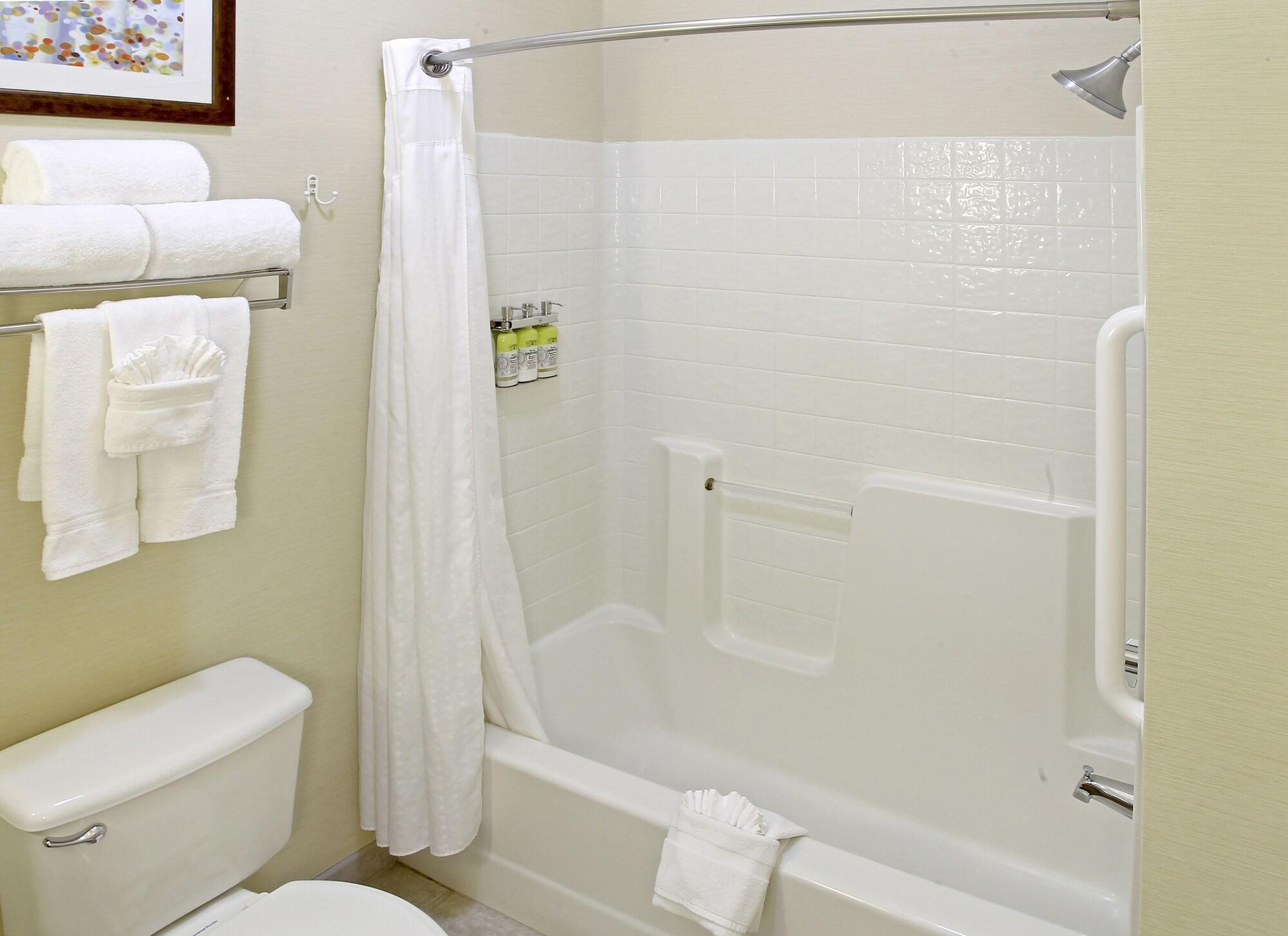 Holiday Inn Express & Suites - Sharon-Hermitage By Ihg West Middlesex Екстериор снимка