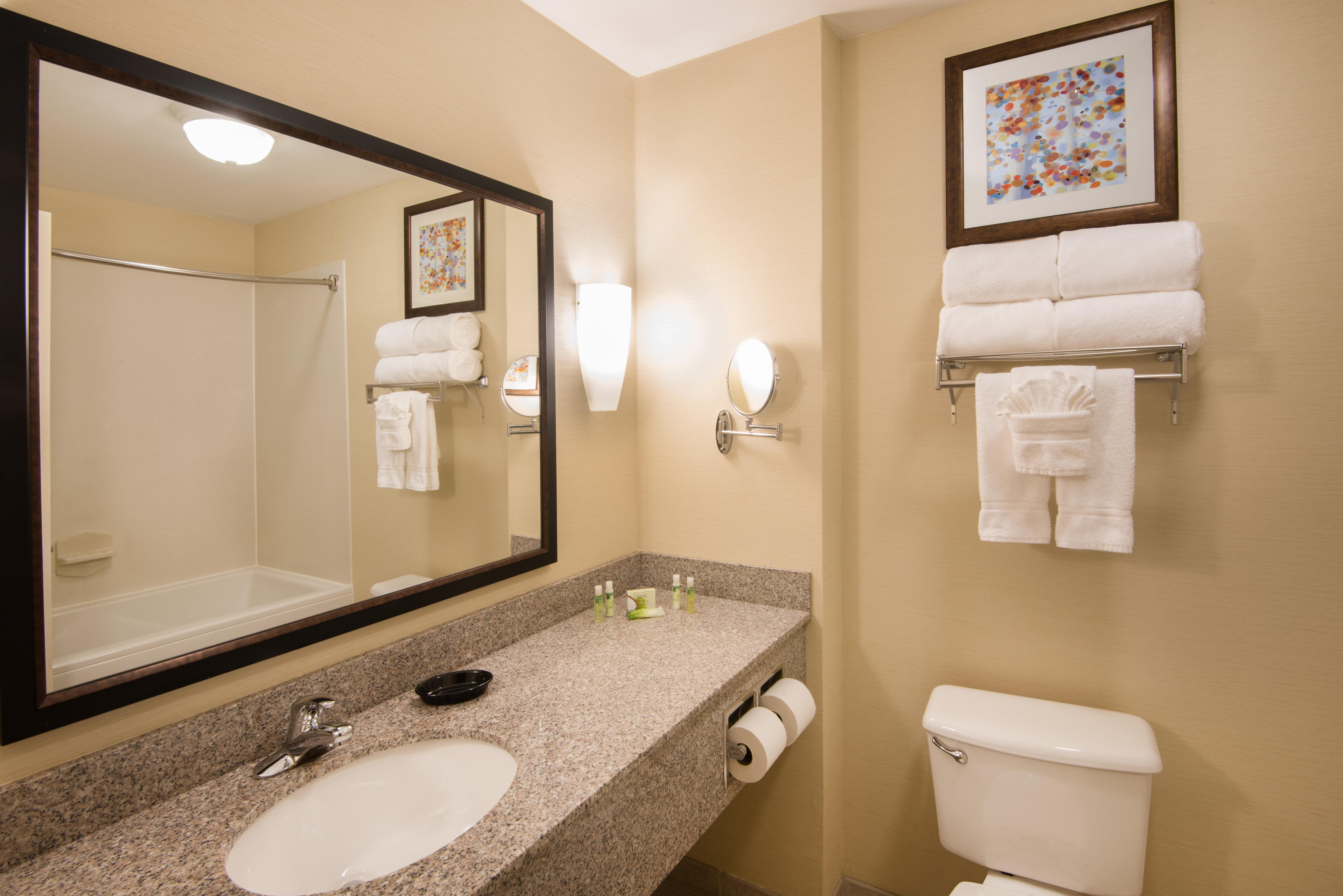 Holiday Inn Express & Suites - Sharon-Hermitage By Ihg West Middlesex Екстериор снимка