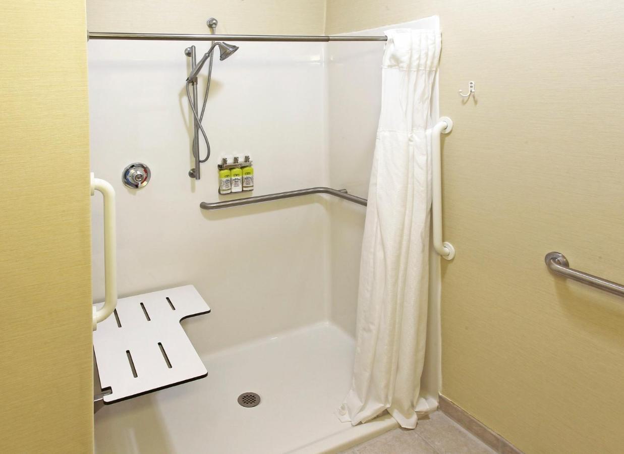 Holiday Inn Express & Suites - Sharon-Hermitage By Ihg West Middlesex Екстериор снимка