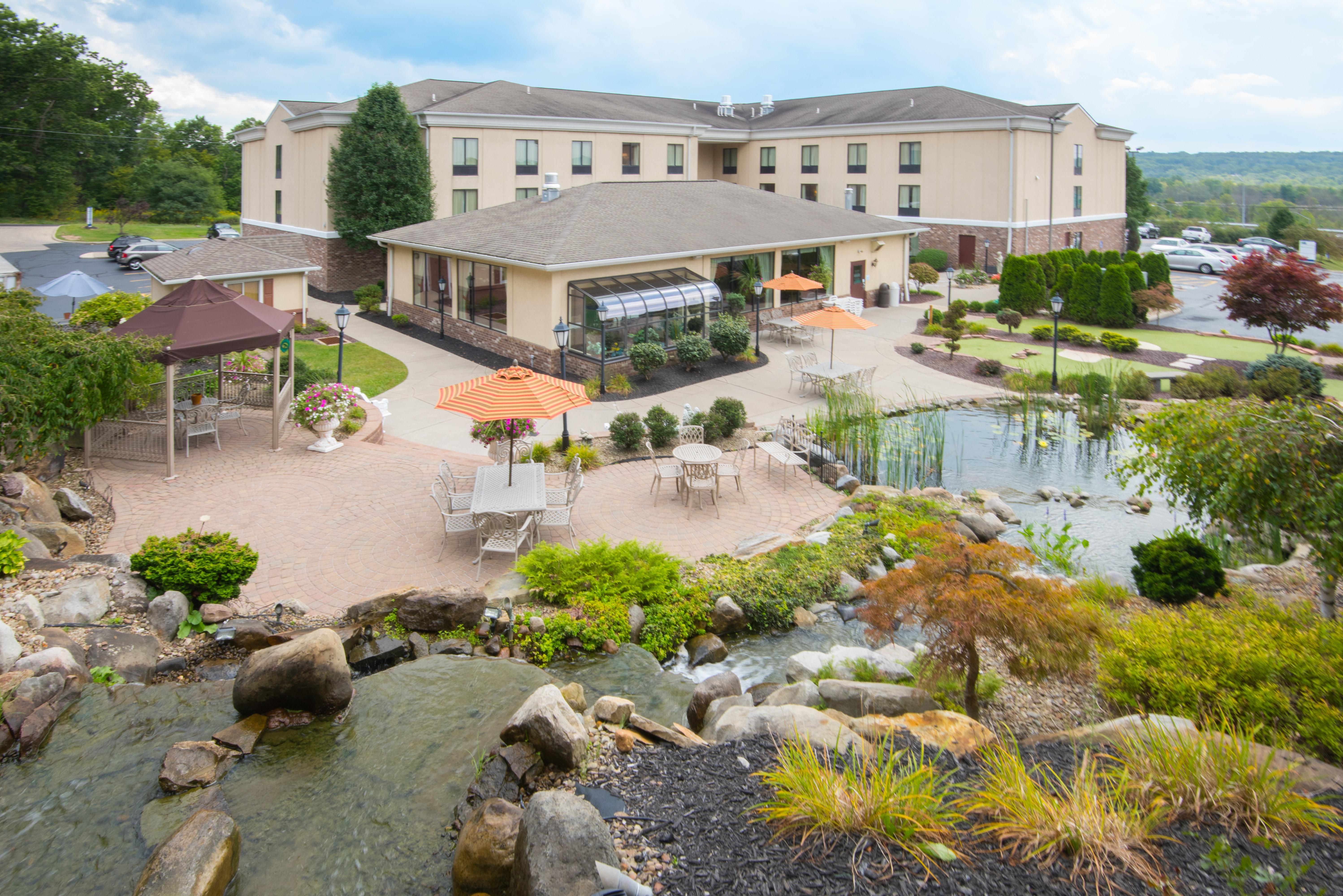 Holiday Inn Express & Suites - Sharon-Hermitage By Ihg West Middlesex Екстериор снимка