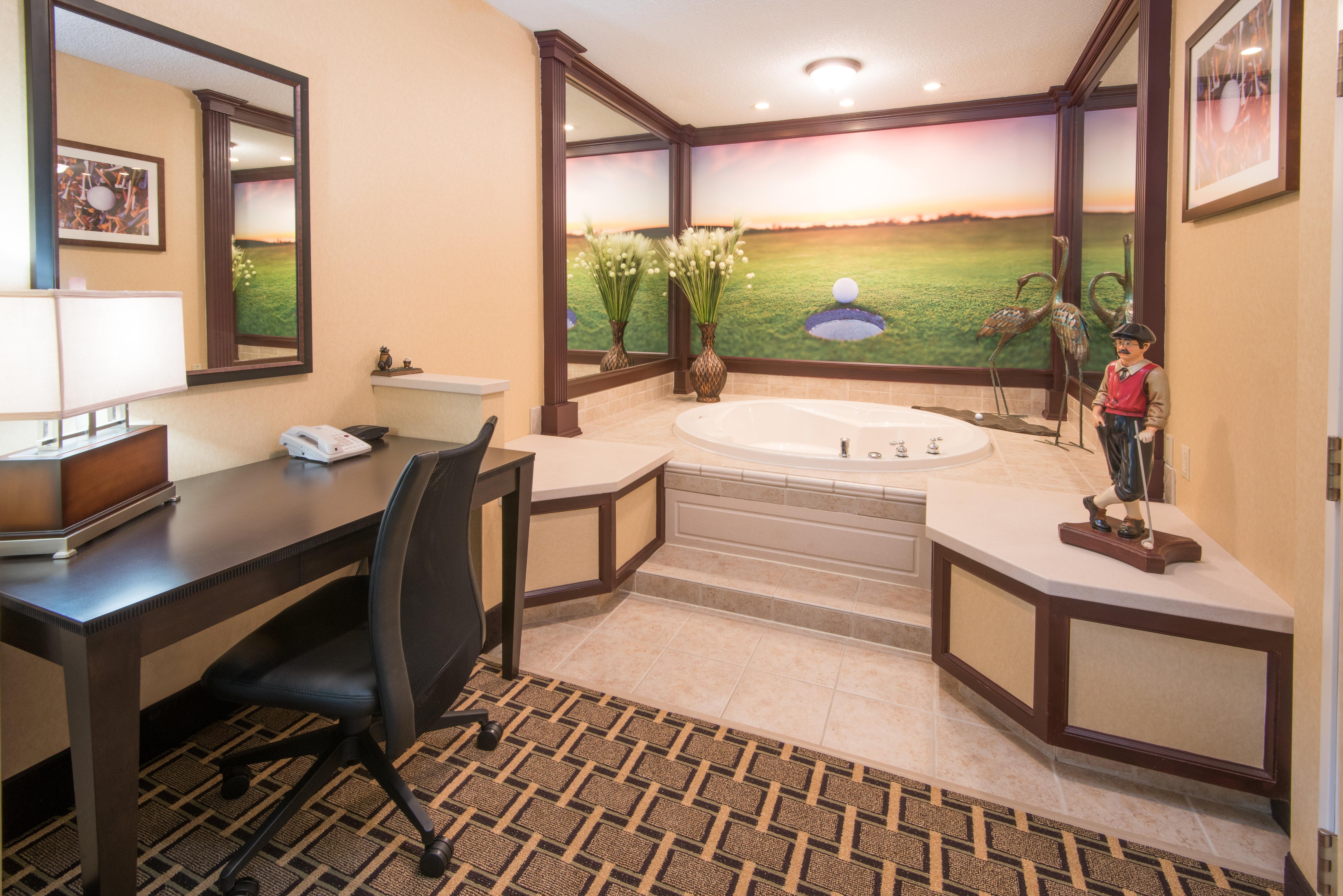 Holiday Inn Express & Suites - Sharon-Hermitage By Ihg West Middlesex Екстериор снимка