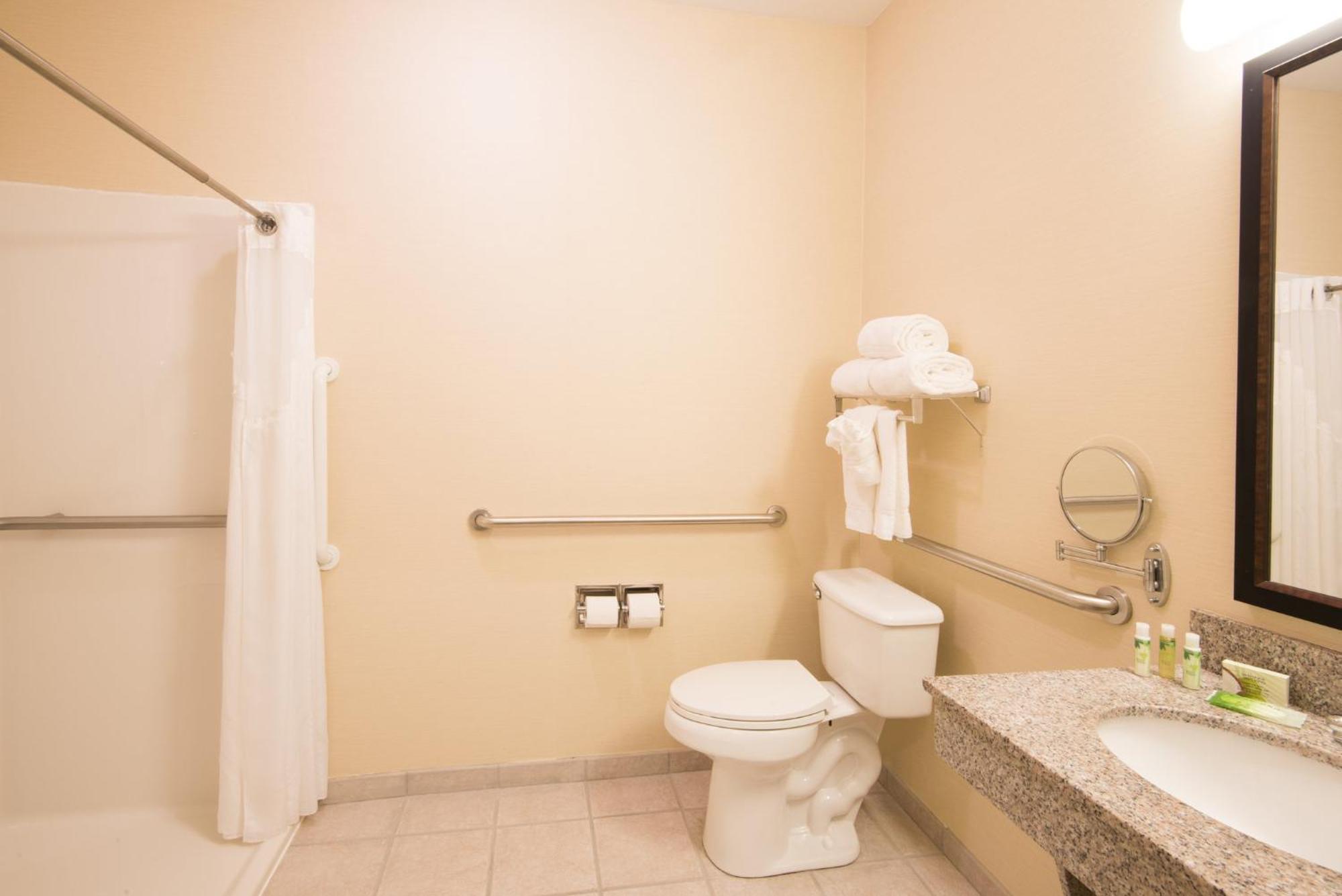 Holiday Inn Express & Suites - Sharon-Hermitage By Ihg West Middlesex Екстериор снимка
