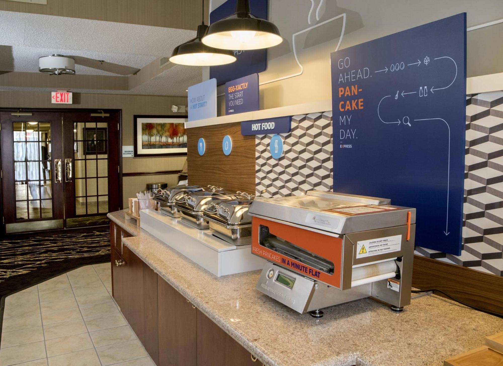 Holiday Inn Express & Suites - Sharon-Hermitage By Ihg West Middlesex Екстериор снимка
