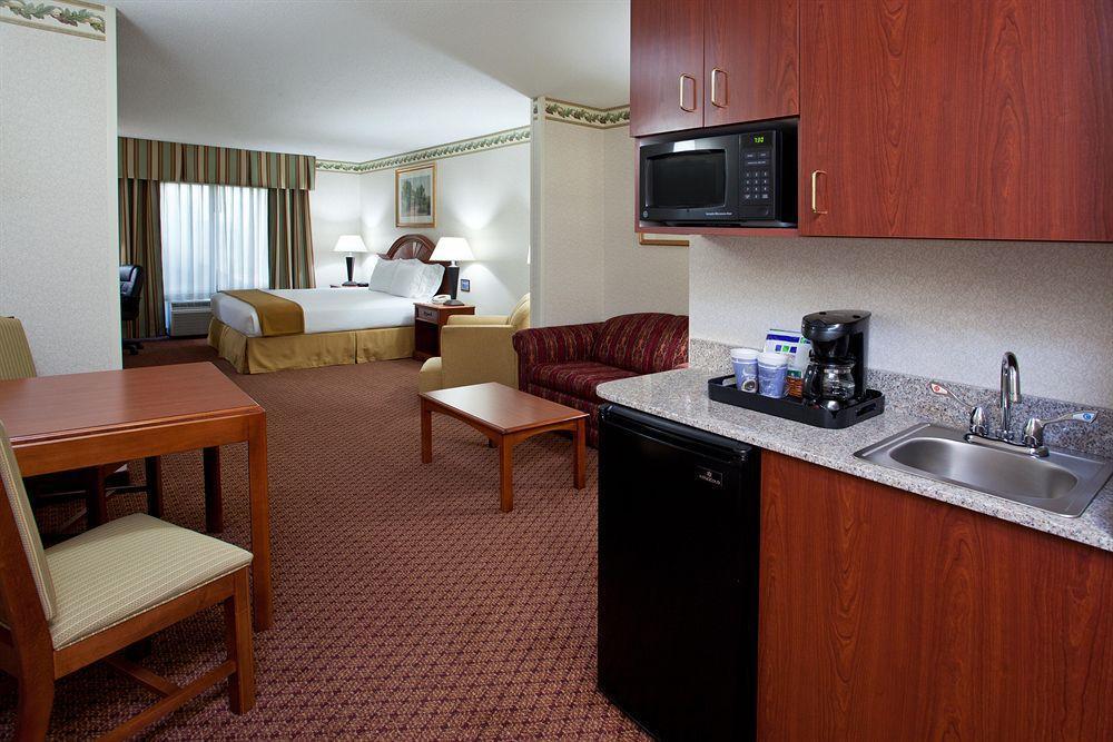 Holiday Inn Express & Suites - Sharon-Hermitage By Ihg West Middlesex Екстериор снимка