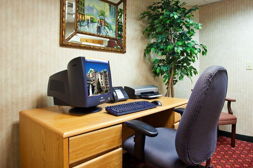 Holiday Inn Express & Suites - Sharon-Hermitage By Ihg West Middlesex Екстериор снимка